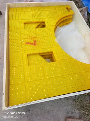 Tela giratoria personalizada de esterilla antideslizante tamaño 2100X1600 MM Material PU de color amarillo con clavos de acero