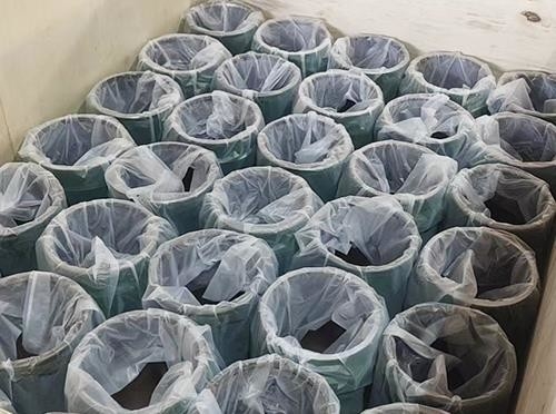 Perforación geotérmica de revestimiento mono-metálico con bomba de barro para perforación de yacimientos petrolíferos