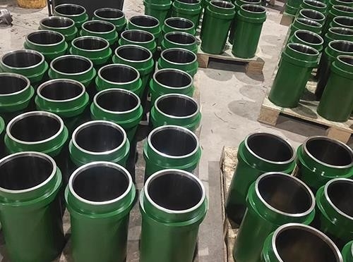 Perforación geotérmica de revestimiento mono-metálico con bomba de barro para perforación de yacimientos petrolíferos